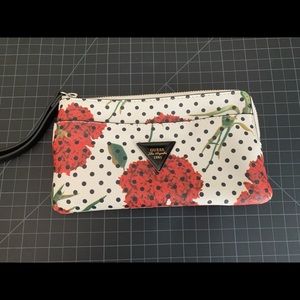 Guess Clutch